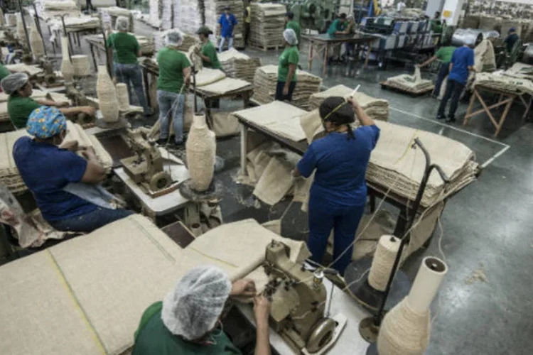 
	Manufatura:&nbsp;&quot;O c&acirc;mbio est&aacute; produzindo seus efeitos&quot;, afirmou Quadros.&nbsp;Principal evid&ecirc;ncia, segundo ele, &eacute; desacelera&ccedil;&atilde;o de pre&ccedil;os de materiais para manufatura
 (Paulo Fridman/Bloomberg)