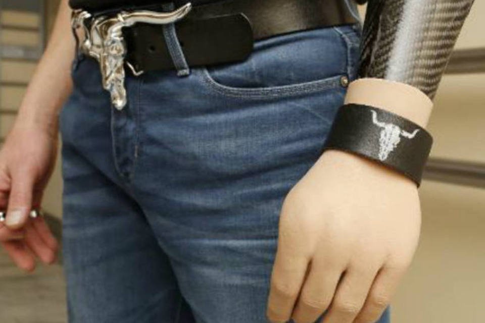 Cientistas criam mão biônica tão hábil quanto mão enxertada