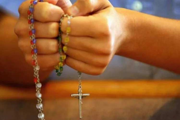 
	De acordo com a den&uacute;ncia, o padre abusava da adolescente dentro da Igreja Nossa Senhora do Ros&aacute;rio e S&atilde;o Benedito, no bairro Cubango, em Niter&oacute;i
 (Getty Images)