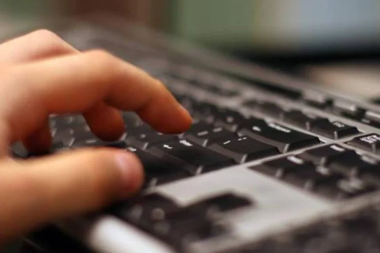 
	Teclado de computador: o interessado deve preencher um cadastro antes de entrar no sistema do treinamento do Nube.
 (Jakub Krechowicz/SXC)