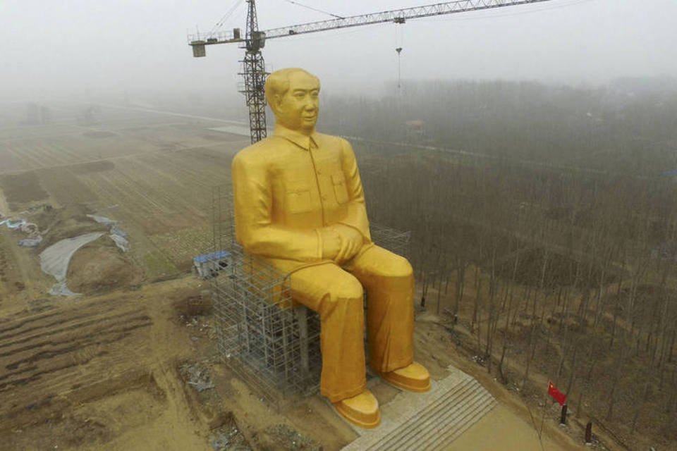 Estátua gigante de Mao Tsé-Tung é construída na China