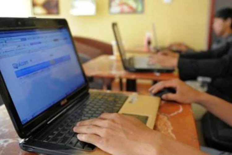 Segundo os palestrantes, as ferramentas de comunicação online precisam ser utilizadas muito além do institucional e do comercial (Tang Chhin Sothy/AFP)