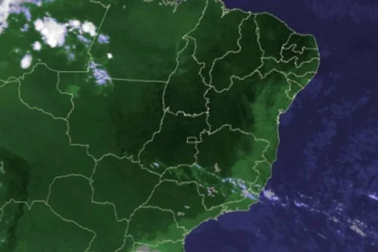 Homem na chuva: parada pode ter consequências imediatas para a agricultura, energia e prevenção de desastres naturais (./Divulgação)