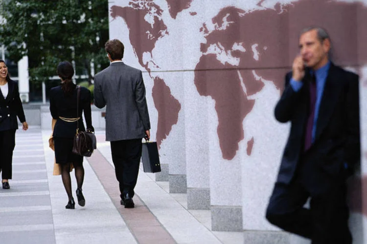 Mapa mundi: a equipe passa constantemente por sessões de treinamentos internacionais (Thinkstock)