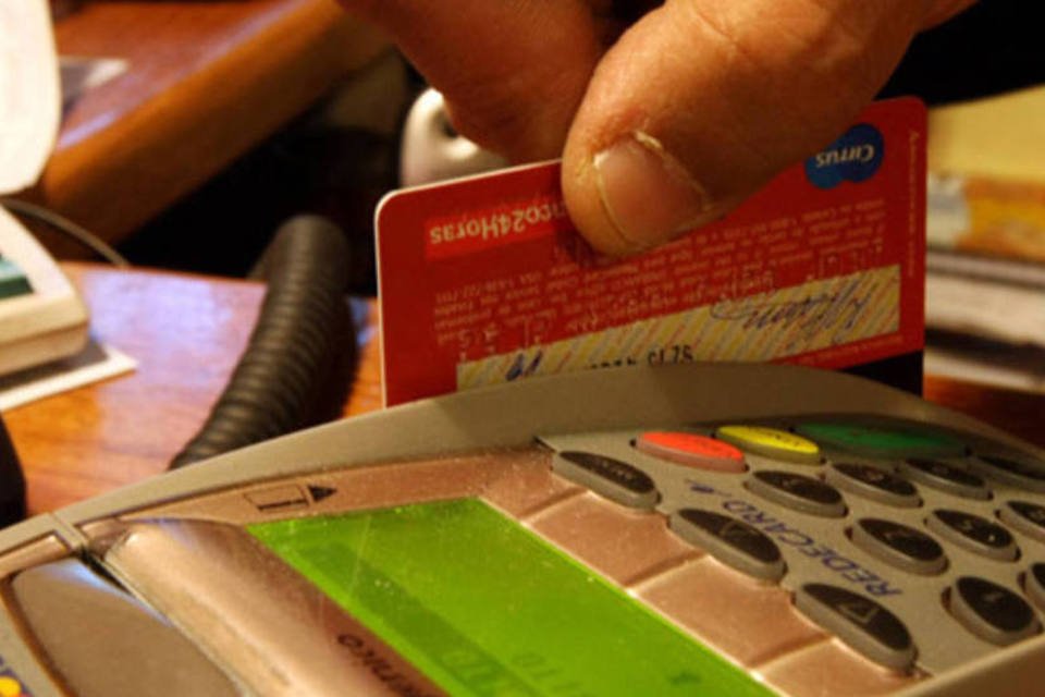 Cresce número de brasileiros que utilizam cartões de crédito