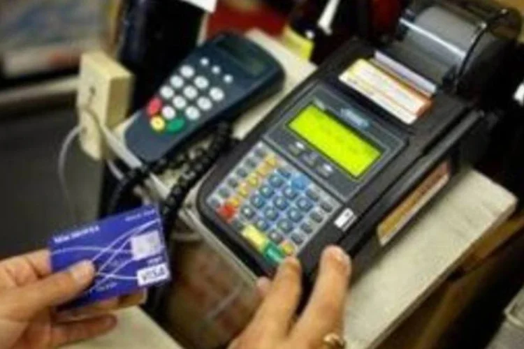 Pesquisa mapeia impacto da mudança que liberou o uso pelo empresário de uma mesma máquina para todas as bandeiras de cartão de crédito (Divulgação)