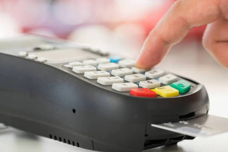 
	M&aacute;quina de cart&atilde;o: usu&aacute;rios e comerciantes de cidades pequenas est&atilde;o ganhando descontos do Banco do Brasil
 (Thinkstock/alice-photo)