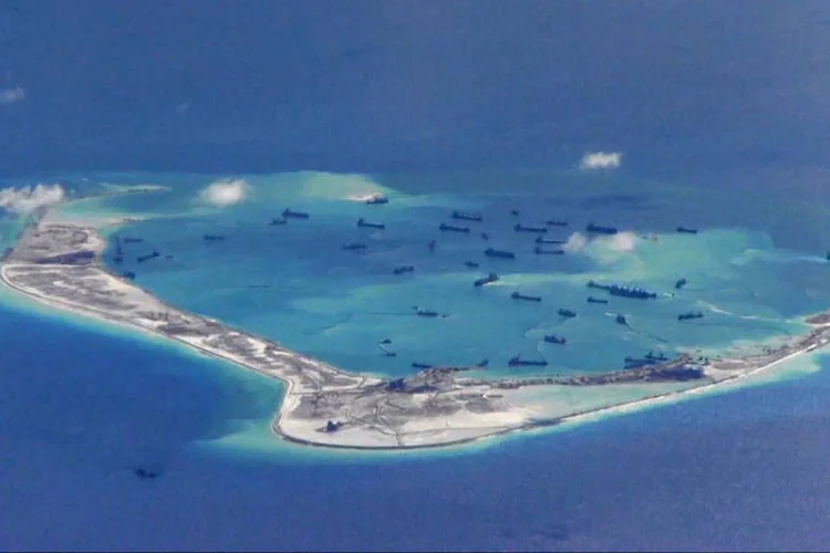 Mar da China Meridional: a China considera como seu território nacional a quase totalidade do Mar da China Meridional (U.S. Navy/Reuters)