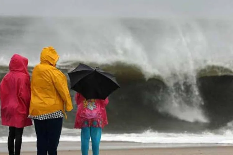 
	Ciclone deve tocar o pa&iacute;s na noite de segunda para ter&ccedil;a-feira, atingindo a costa leste americana, onde se situam grandes cidades como Miami, Washington e Nova Iorque
 (Getty Images)