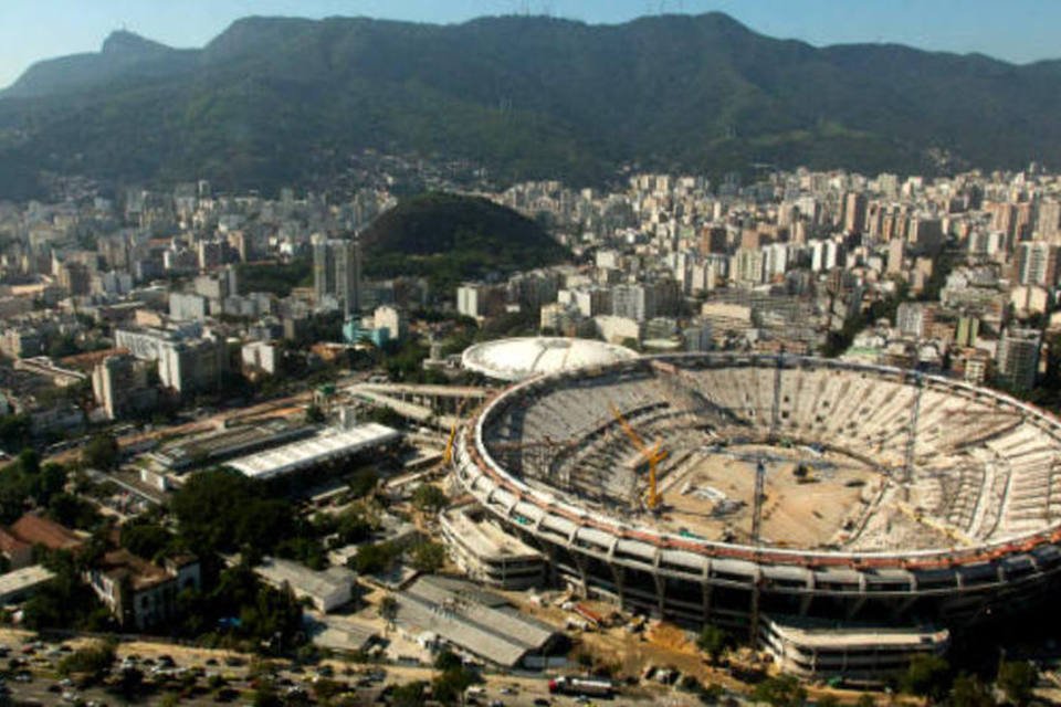 Operários do Maracanã fazem paralisação e ameaçam greve
