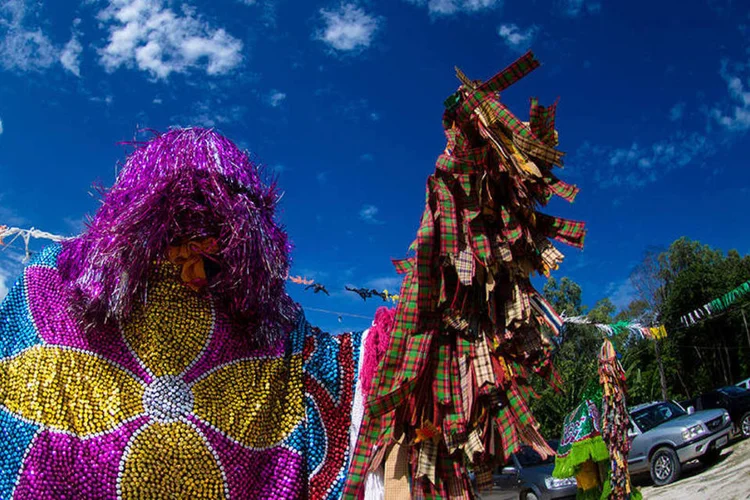 Maracatu em Olinda, Pernambuco: dezenas de blocos e troças também ganham as ruas da cidade (Jan Ribeiro / Prefeitura de Olinda)