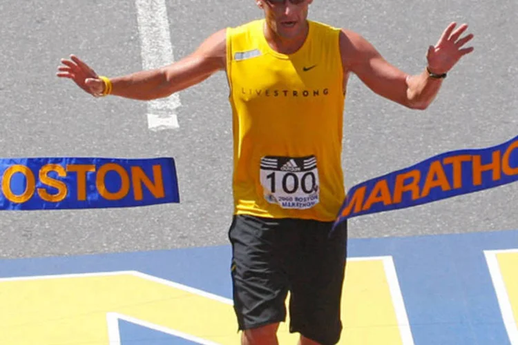 
	Armstrong correu em Boston no ano de 2008
 (Jim Rogash/Getty Images)