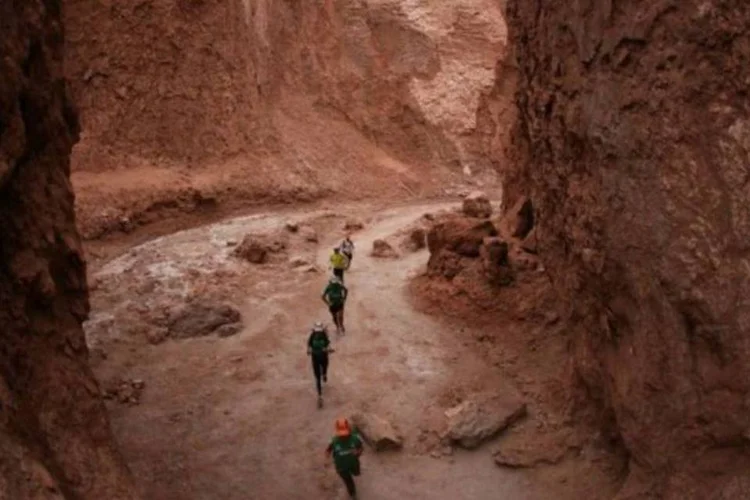 Atacama possui uma grande variação térmica. Não é raro largar  com 10º C e terminar a prova com uma temperatura pouco acima dos 20º C (Reprodução/Site Oficial)