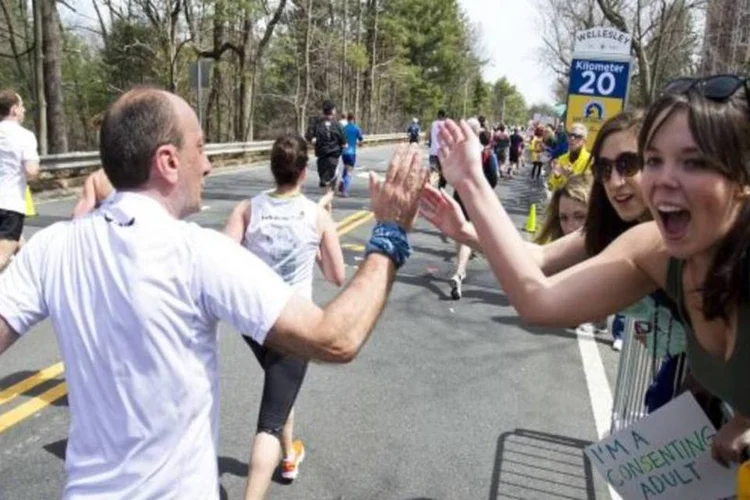 
	Maratona de Boston antes das explos&otilde;es:&nbsp;no site da revista americana The New Yorker, a jornalista e escritora Susan Orlean assinou uma homenagem &agrave; pr&aacute;tica da maratona, exaltando a &quot;pureza&quot; da corrida.
 (Reuters)