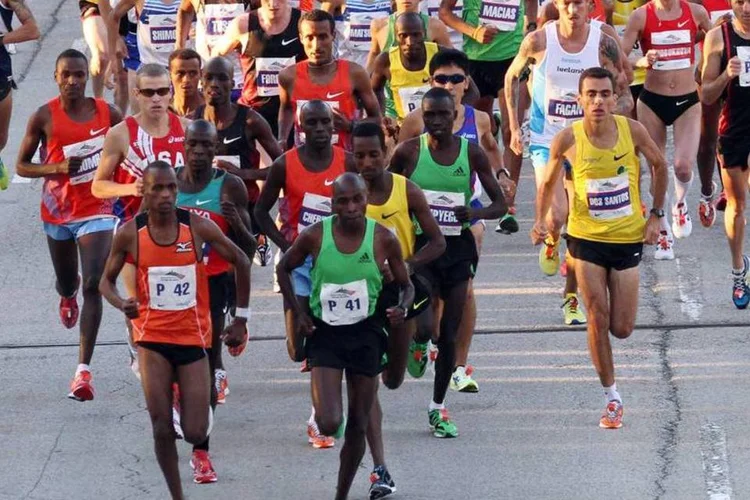 
	Ele superou dois desafios para faturar os 42 km: o corredor tem um c&acirc;ncer no c&eacute;rebro e ainda empurrou um carrinho de beb&ecirc; com sua filha de 6 anos de idade o tempo todo
 (Getty Images)
