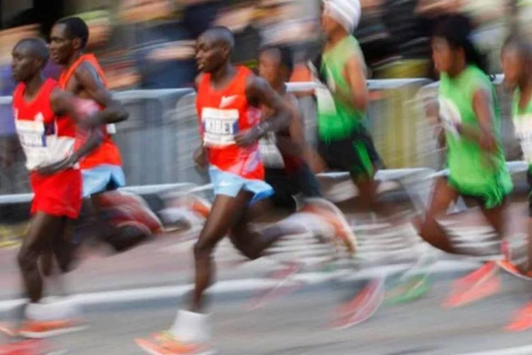 Corredores na maratona de Nova York em 2011. Prova será mantida mesmo com os estragos causados pelo Furacão Sandy (Reuters)