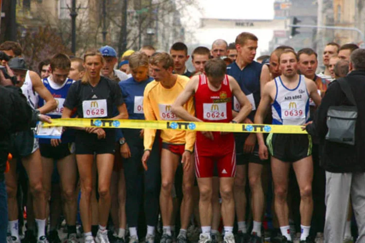 
	Largada: para iniciar o programa de treino de 12 semanas, voc&ecirc; deve correr de forma confort&aacute;vel 10 km continuamente ou 30 km ao longo da semana
 (Griszka Niewiadomski / Stock Xchng)
