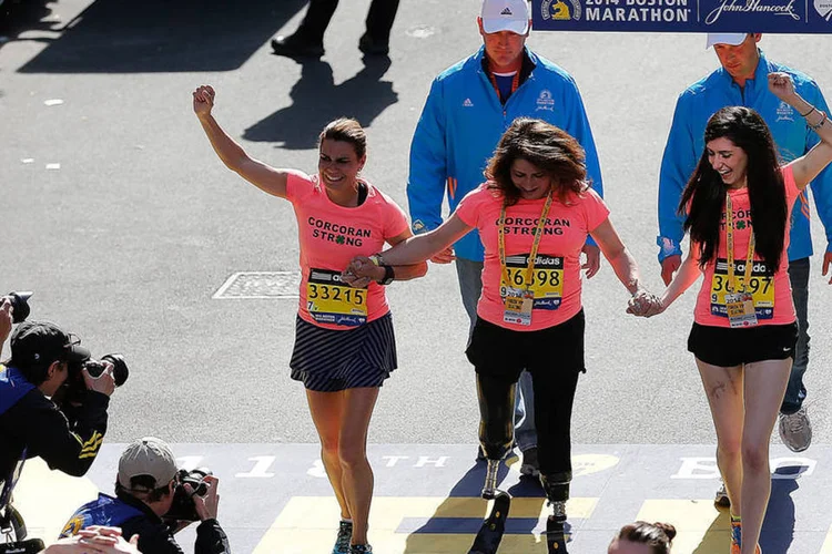Sobreviventes de atentado participam de Maratona de Boston, 2014 (Getty Images)