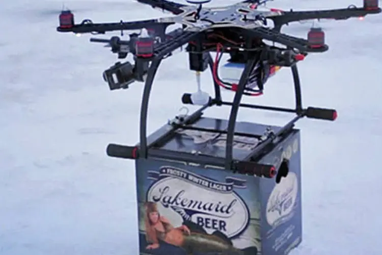 
	Marca de cerveja Lakemaid testa entrega com drones: localiza&ccedil;&atilde;o dos consumidores &eacute; enviada atrav&eacute;s de GPS
 (Divulgação/Lakemaid)