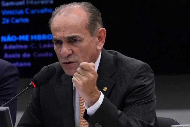 Todos nós sabemos que este é o Orçamento mais restritivo da história. O orçamento veio com alguns furos, algumas deficiências, afirmou Castro (Wilson Dias/ Agência Brasil/Reprodução)