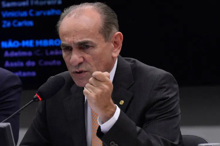 
	O relator da Comiss&atilde;o Especial da Reforma Pol&iacute;tica, deputado Marcelo Castro
 (Wilson Dias/ Agência Brasil)