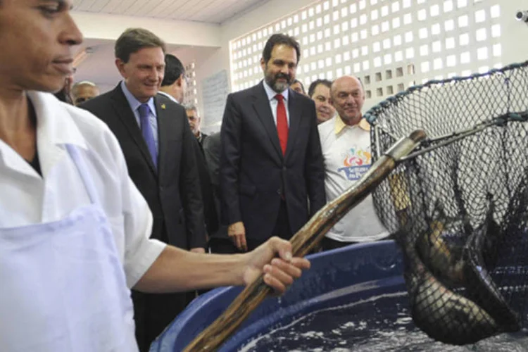 Agnelo Queiroz e Marcelo Crivella na 9ª Semana Nacional da Pesca: a Semana do Peixe é uma temporada de promoções para despertar o interesse da população pelo alimento (Elza fiúza/ABr)