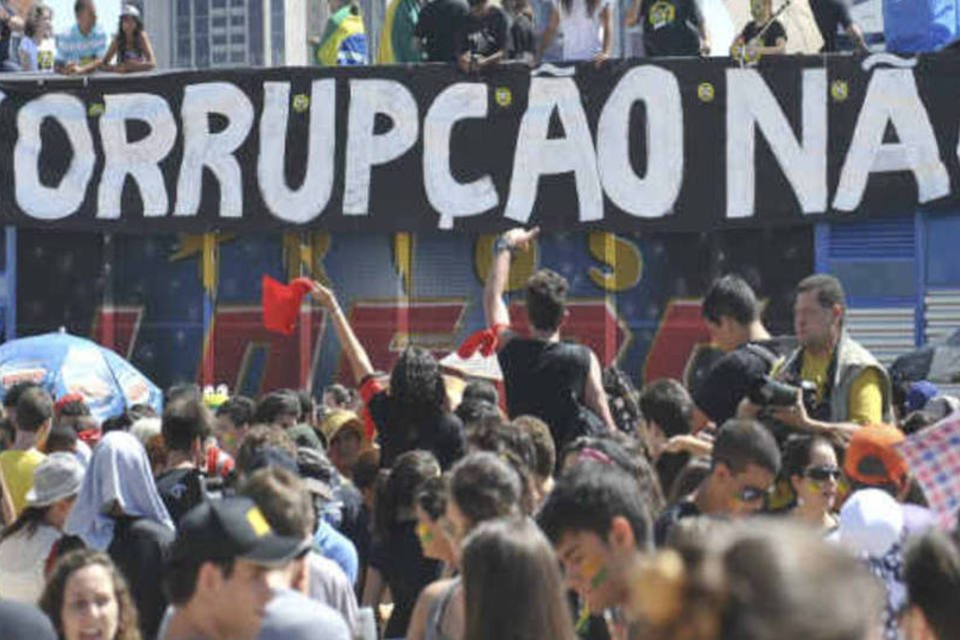 Brasileiros protestam contra a corrupção neste sábado