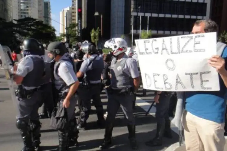 Polícia Militar de São Paulo reprimiu manifestações recentes na cidade que incluíram a discussão sobre a legalização da droga (everton137/Flickr)