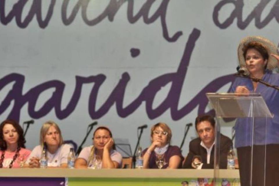 Marcha das Margaridas reúne milhares em apoio a Dilma