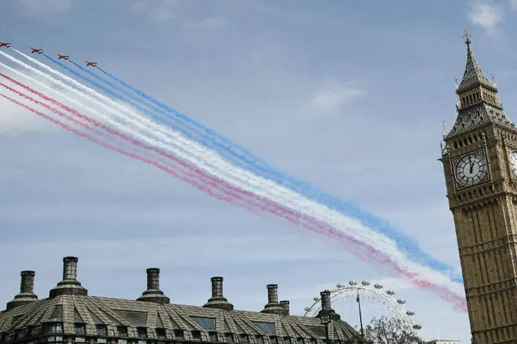 
	Jatos fazem acrobacias neste domingo (10) em parada dos veteranos de guerra em Londres, no 70&ordm; anivers&aacute;rio da vit&oacute;ria do pa&iacute;s sobre a Alemanha nazista
 (REUTERS/Suzanne Plunkett)