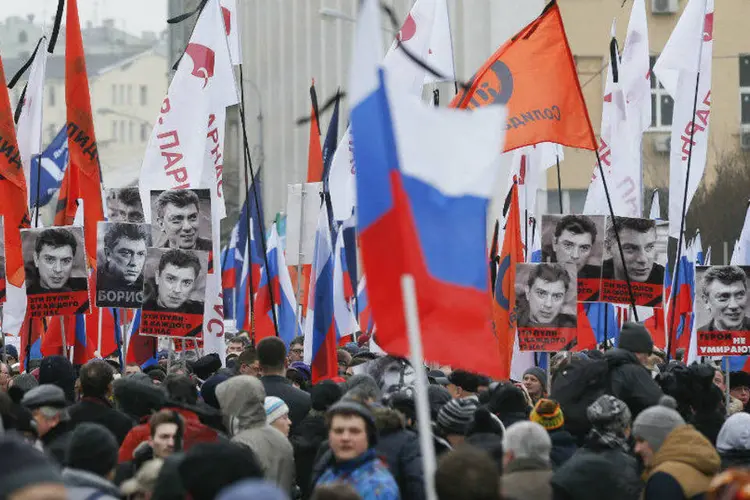 
	Milhares de pessoas marcharam em Moscou em mem&oacute;ria de Boris Nemtsov, opositor do governo Putin que foi assassinado
 (REUTERS/Maxim Shemetov)