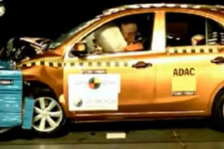 Nissan March, mesmo contando com airbags, foi avaliado com duas estrelas em cinco possíveis (Divulgação)