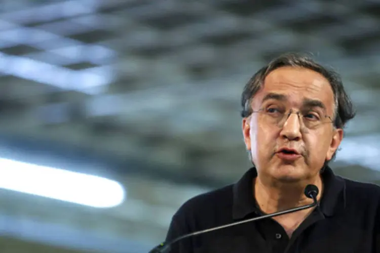 
	Sergio Marchionne, CEO da Fiat: &quot;tecnicamente, se olharmos para a estrutura hoje, eu n&atilde;o venderia ativos. O aumento de capital com algum tipo de instrumento ainda est&aacute; na mesa&quot;
 (Alessia Pierdomenico/Bloomberg/Bloomberg)