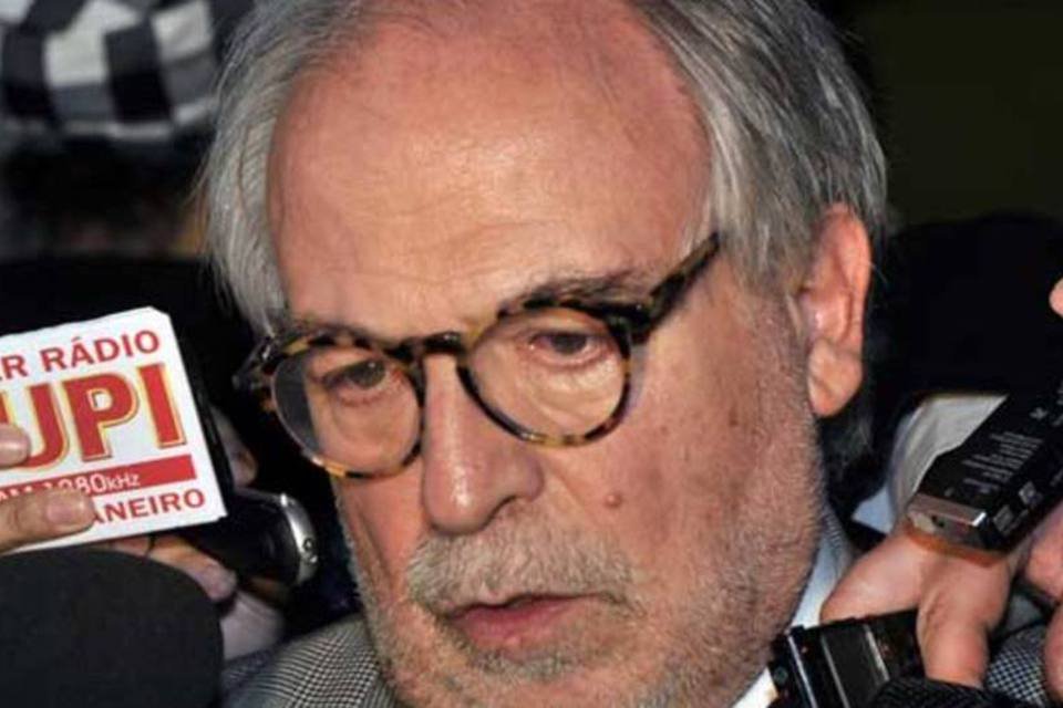 Dilma mantém Marco Aurélio Garcia como assessor