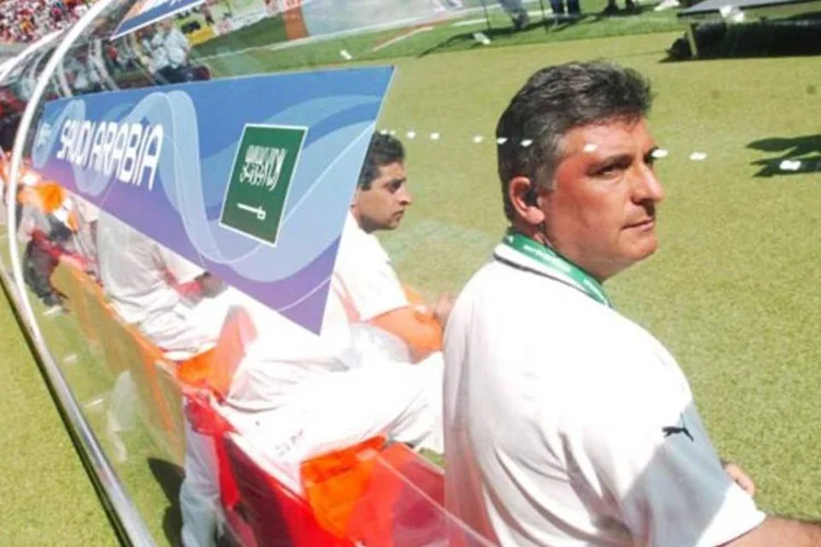 O técnico Marcos Paquetá, quando treinava a Arábia Saudita: meta de levar a Líbia para a Copa  (Alexandre Battibugli/Placar)