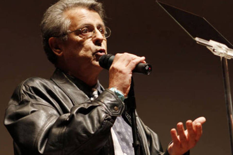 Ator e diretor Marcos Paulo apresenta melhora, mas segue na UTI