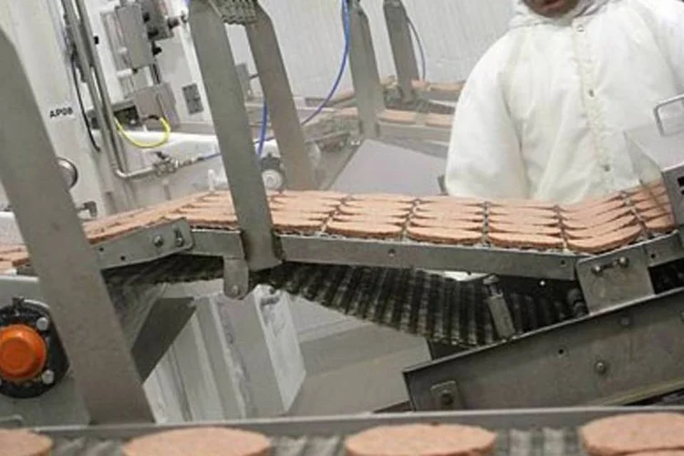 Fábrica da Marfrig: Os demais destinos de exportações e pedidos para o mercado doméstico serão atendidos pelas unidades situadas no Brasil (.)