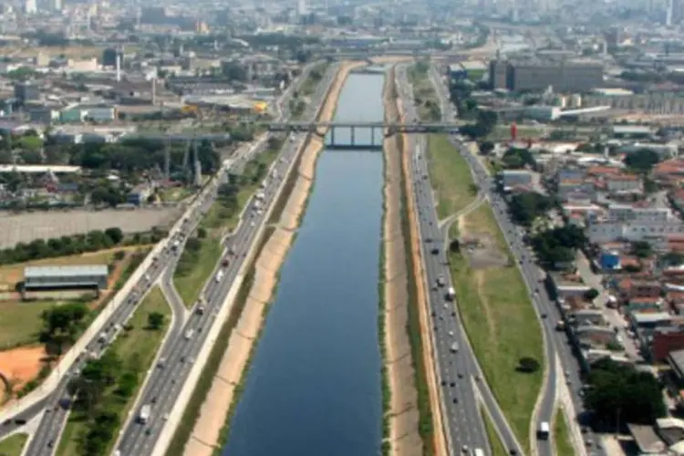 Grandes cidades como São Paulo e Rio de Janeiro precisam de transporte público de qualidade, dizem especialistas (Wikimedia Commons)