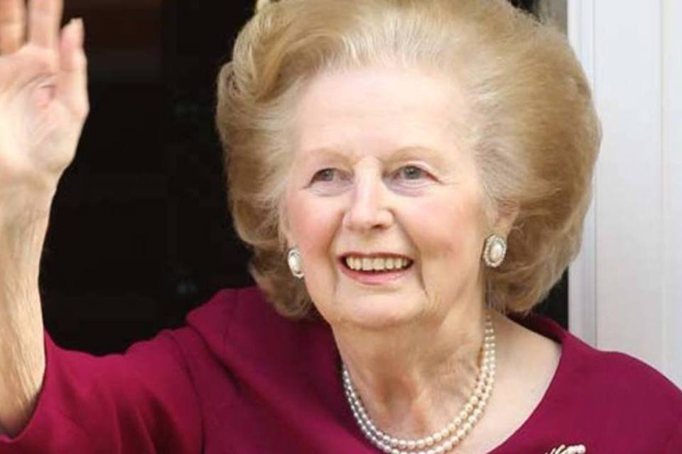 Margaret Thatcher se recupera após operar tumor na vesícula