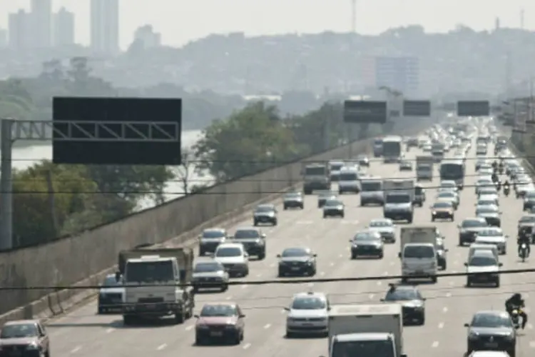 
	Tr&acirc;nsito na marginal Pinheiros, em S&atilde;o Paulo: esse foi o trecho mais movimentado, com 9,3 quil&ocirc;metros congestionados
 (Abr)