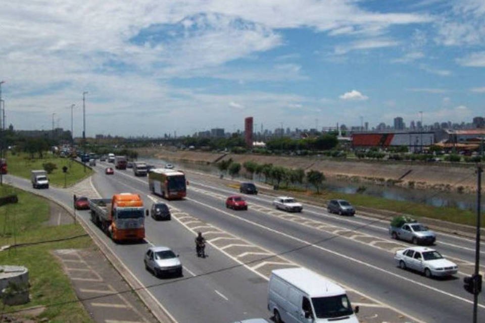 Protesto interdita duas pistas da Marginal Tietê