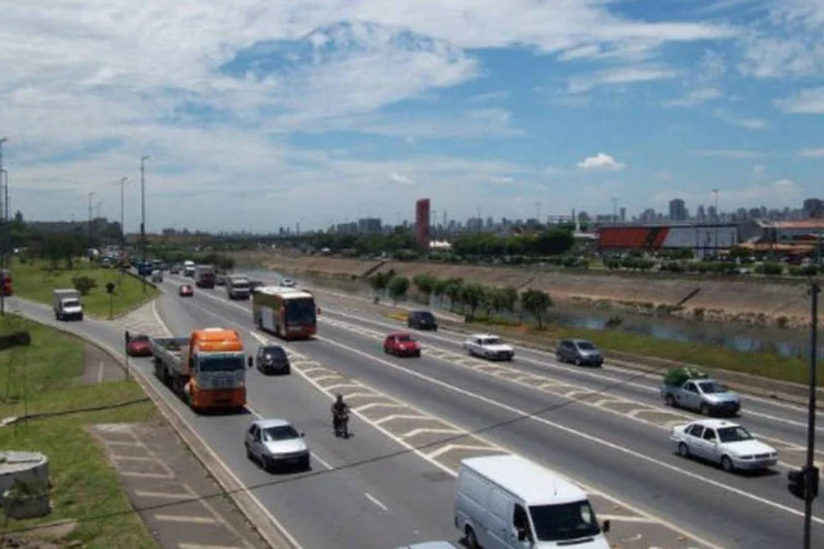 Marginal Tietê: segundo o arquiteto e especialista em Transportes Flamínio Fichmann, boa parte das multas emitidas por radares é para quem fura o rodízio (Wikimedia Commons)