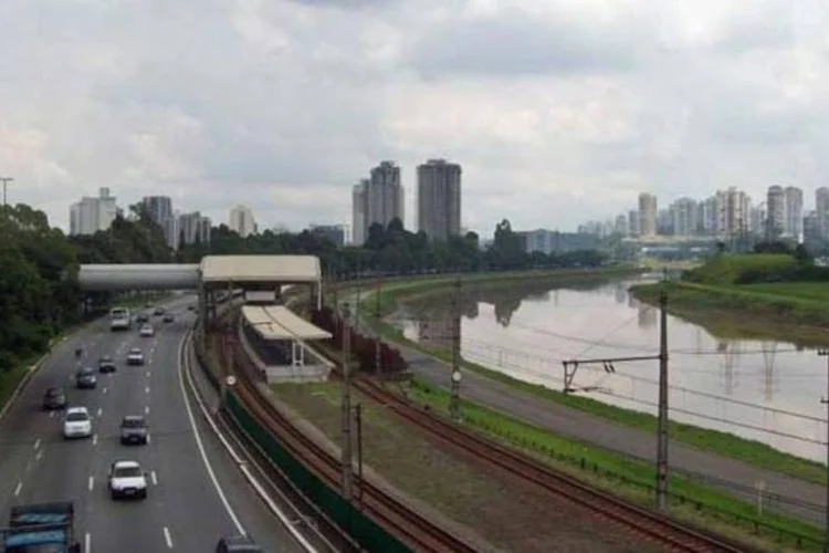 Um escritório alemão foi contratado para fazer o viaduto de duas pistas que dará acesso direto da Juscelino Kubitschek à pista expressa da Marginal do Pinheiros (Wikimedia Commons)