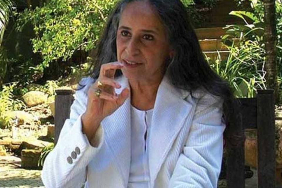 Maria Bethânia cancela show depois de proposta milionária para criar blog