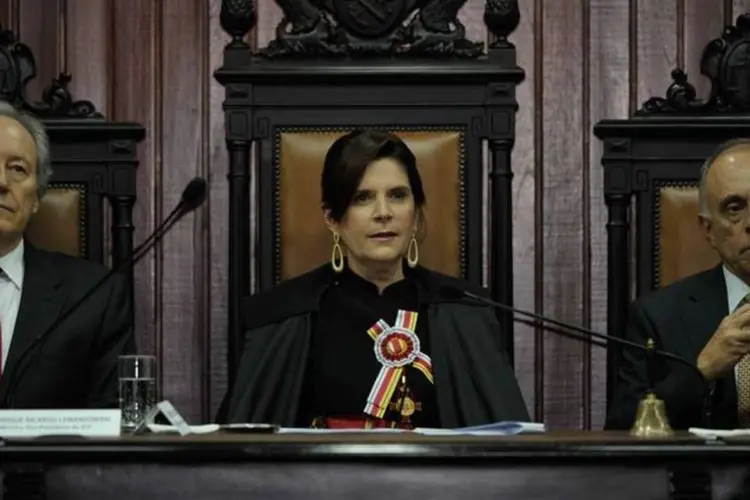 Posse da ministra Maria Elizabeth Rocha no cargo de presidenta do Superior Tribunal Militar (José Cruz/Agência Brasil)