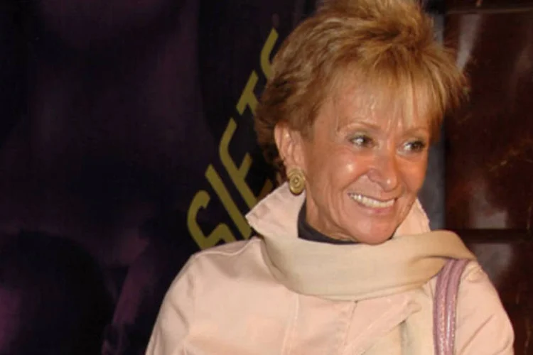 María Teresa Fernández de la Vega, vice-presidente espanhola, considerou a proposta aprovada como "ambiciosa" (.)