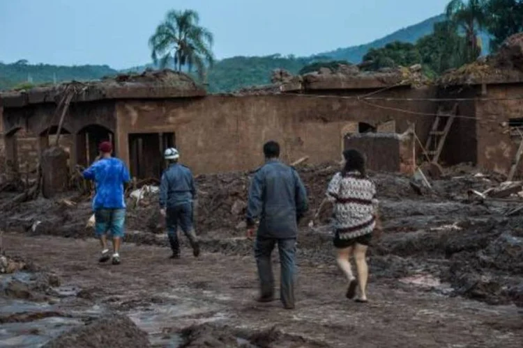 
	Trag&eacute;dia em MG: n&uacute;mero de desaparecidos chega a 19, sendo dez funcion&aacute;rios da Samarco e nove moradores de Bento Rodrigues
 (Antonio Cruz/ Agência Brasil)