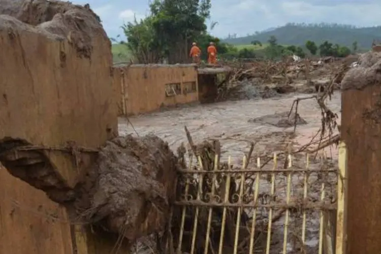 
	Casas destru&iacute;das pela lama da Samarco, em Mariana (MG): acordo para compensa&ccedil;&otilde;es n&atilde;o vai inviabilizar atividades da empresa, segundo presidente
 (Antonio Cruz/ Agência Brasil)