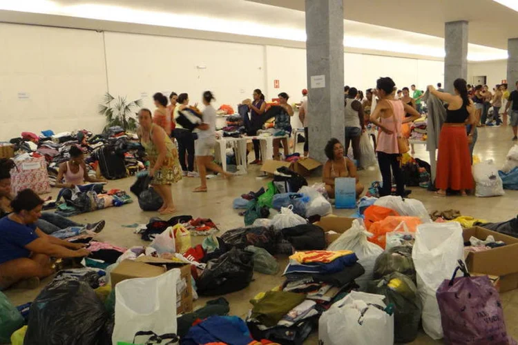 
	Volunt&aacute;rios organizam donativos recebidos aos desabrigados do rompimento das barragens em Mariana, MG
 (Divulgação/ASCOM Prefeitura de Mariana)