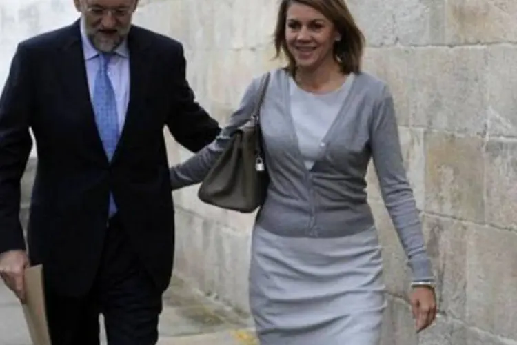 O líder da oposição espanhola, Mariano Rajoy, ao lado da secretária-geral do PP, María Dolores de Cospedal (Miguel Riopa/AFP)